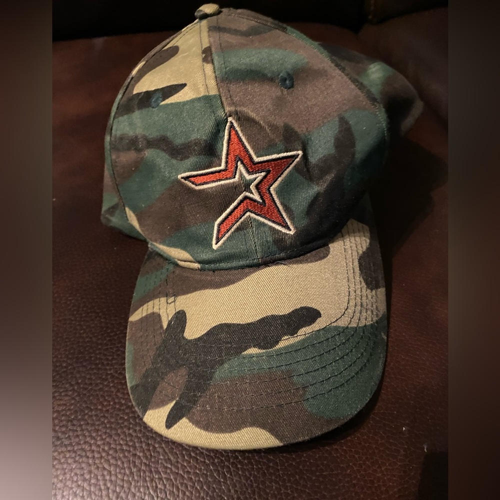 Houston Astros promotional hat. Jiffy Lube sponsor. Maroon logo on camouflage